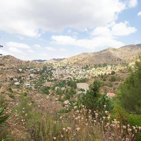 Stavrina فيلة